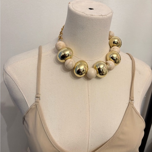 Chic Gold and Cream Beaded Necklace - Picture 6 of 7